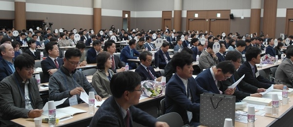 이날 총회에는 대의원 211명 중 185명이 참석했다.