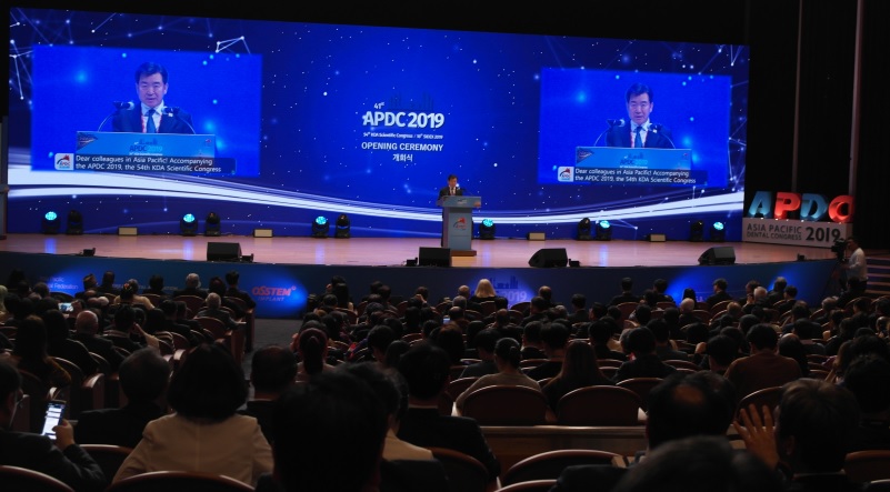 김철수 APDF 신임회장이 공식 취임했다.