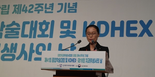대회사를 전하고 있는 임춘희 회장.
