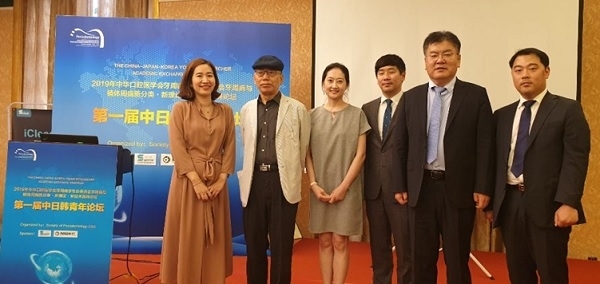 국내 참가자. 왼쪽 두 번째가 신형식 대한치주연구소 이사장.