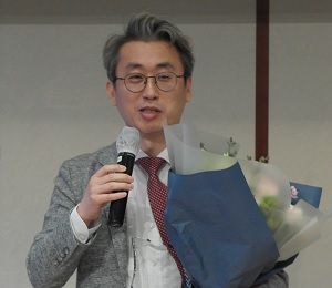 김현철 교수가 소감을 밝히고 있다.