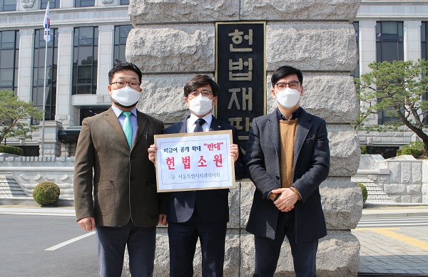 (왼쪽부터)서치 서두교 치무이사, 김민겸 회장, 송종운 법제이사.