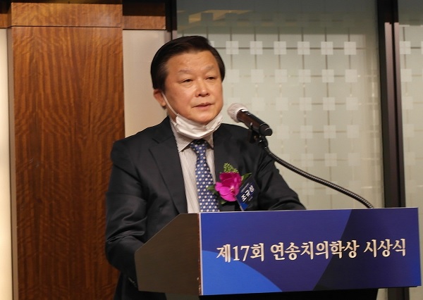 조규성 신흥연송재단 이사장이 인사말을 전하고 있다.