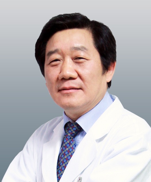 최진영 교수(서울대치과병원 구강악안면외과 전문의). 최 교수는 ‘인종 간의 특성에 따라 외모를 고려한 양악전진술’, ‘개별화된 양악 전진술 후 상기도의 컴퓨터를 이용한 유동역학(CFD, Computational Fluid Dynamics) 연구’, ‘CFD 연구를 활용한 수면무호흡 환자에서 치료 효과와 안모의 심미성을 극대화하는 수술법 및 상하악 이동량 예측 연구’ 등을 국제학술지 ‘Journal of Craniofacial Surgery(2015)’에 게재한 바 있다.