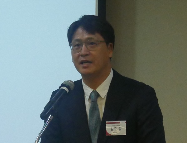 축사를 전하고 있는 SID2021 김현종 조직위원장.