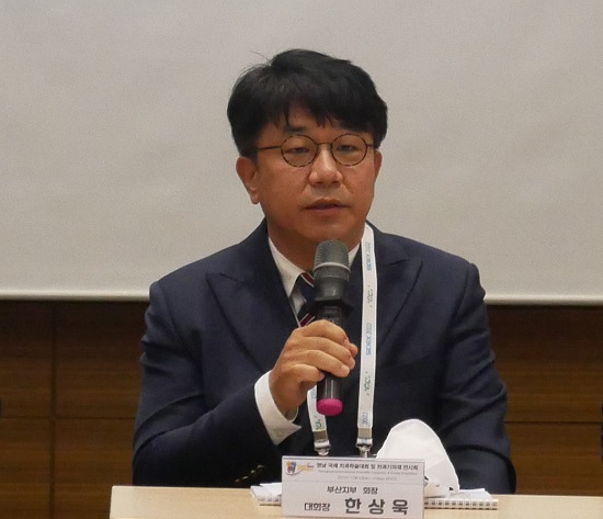 대회장을 맡은 한상욱 부산시치과의사회장.