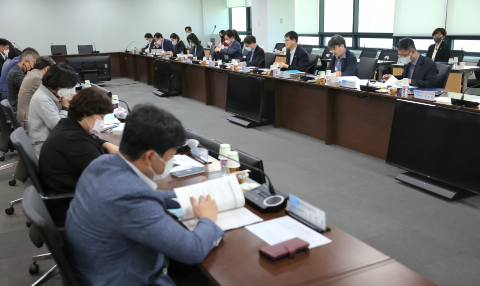 이기일 보건복지부 제2차관이 29일 2022년 제20차 건강보험정책심의위원회(건정심)를 주재하고 있다.