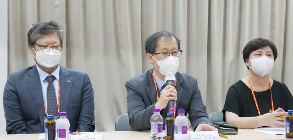 (왼쪽부터)GAMEX2022 전성원 조직위원장, 최유성 대회장, 홍수현 대한치과의사협회 부회장.