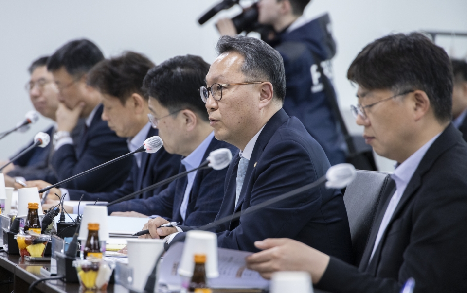 박민수 보건복지부 2차관이 28일 ‘2024년 제7차 건강보험정책심의위원회(건정심)’를 개최하고 있다. [2024.03.28]