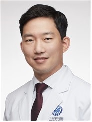 김동욱 교수(연세대 치과대학 구강악안면외과)<br>