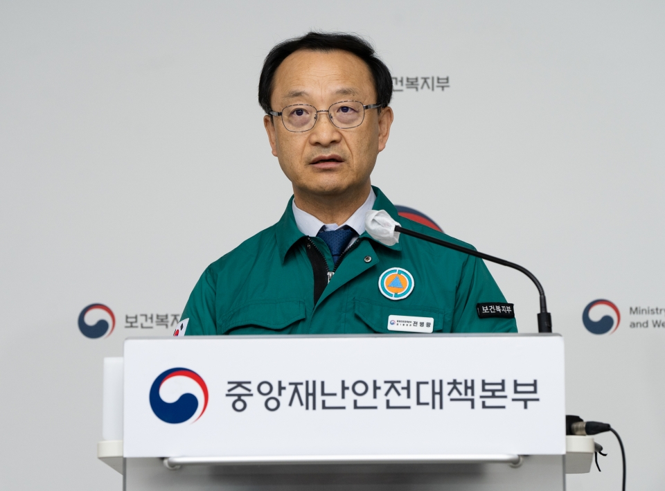 전병왕 복지부 보건 의료정책실장이 10일 의료 대란 관련 중대본 정례 브리핑을 하고 있다. [2024.06.10] [사진=보건복지부]