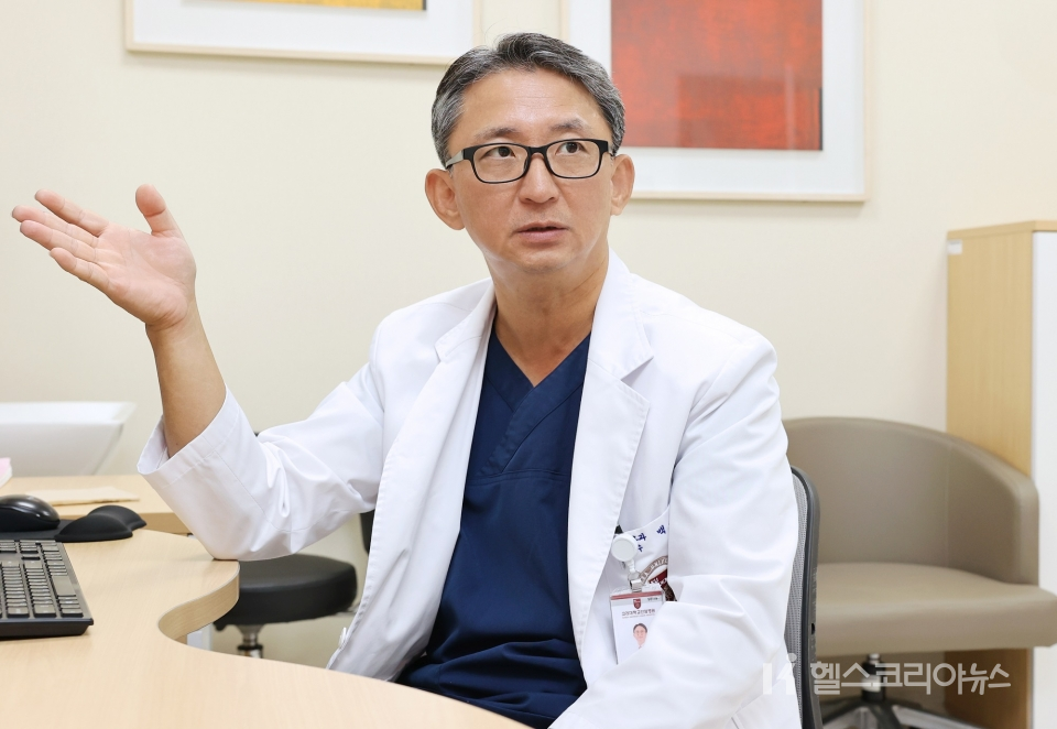 고려대 안암병원 이비인후과 백승국 교수가 설암에 대해 설명하고 있다.