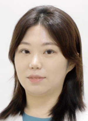임플란트에도 치태와 치석이 쌓인다
